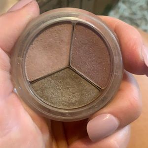 Soft kiss eyeshadow by Jane iredale